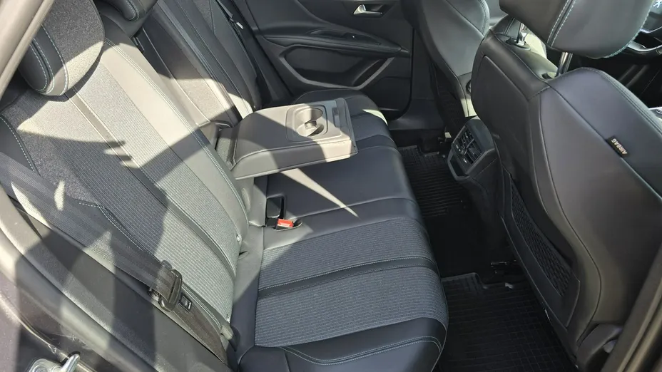 PEUGEOT 3008 -