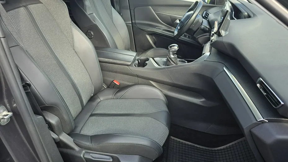 PEUGEOT 3008 -
