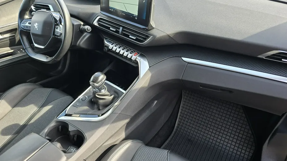 PEUGEOT 3008 -