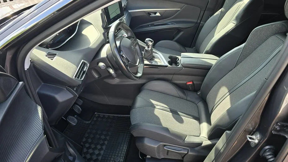 PEUGEOT 3008 -