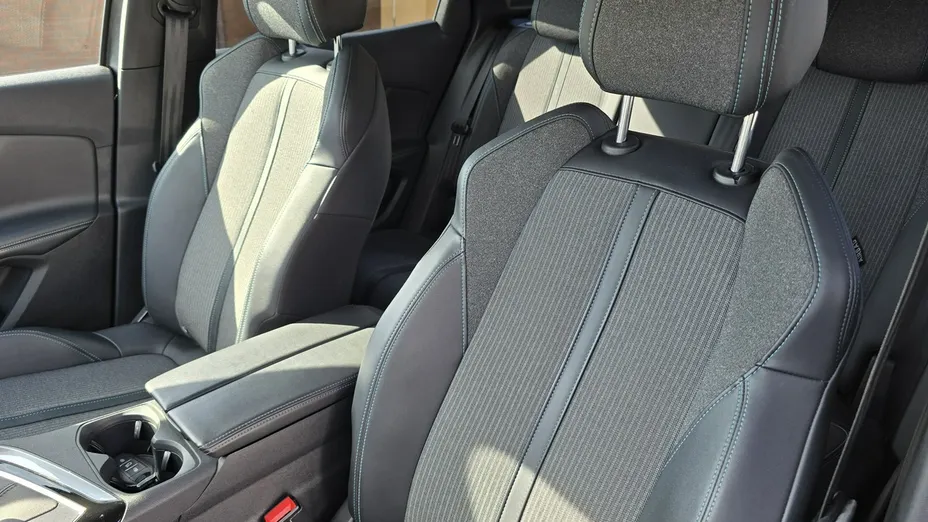 PEUGEOT 3008 -