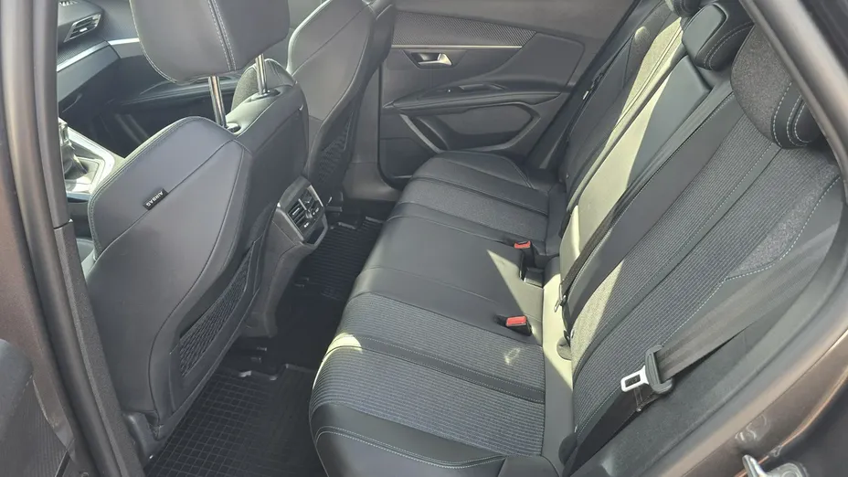PEUGEOT 3008 -