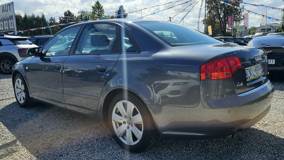 AUDI A4 -