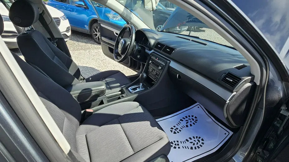 AUDI A4 -