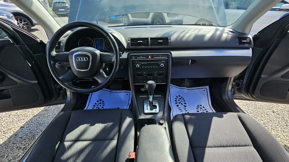 AUDI A4 -