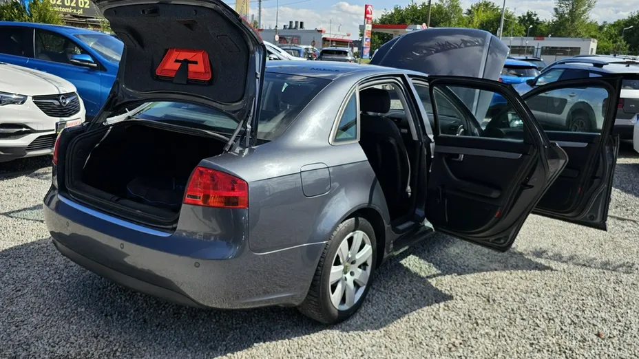 AUDI A4 -