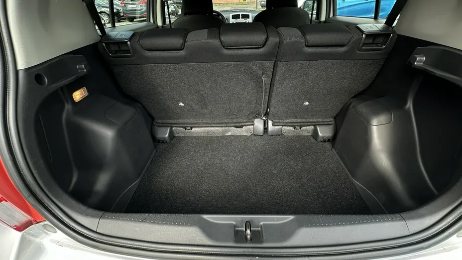 TOYOTA Urban Cruiser -