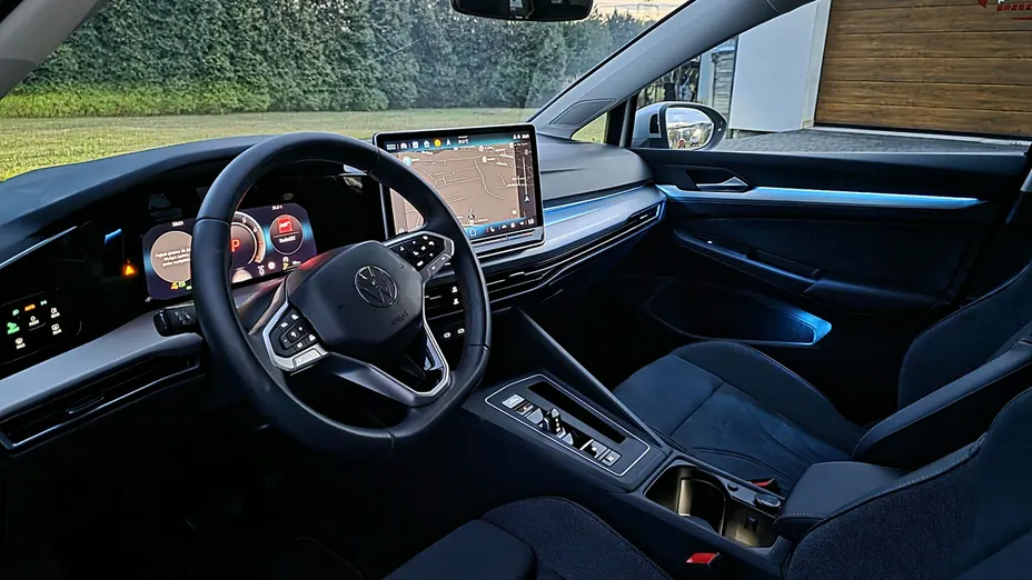 VOLKSWAGEN Golf -