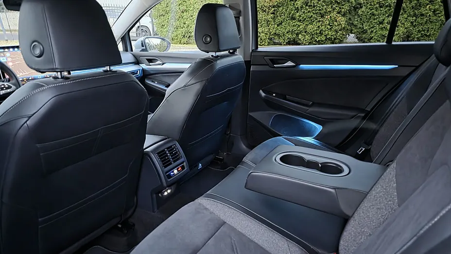 VOLKSWAGEN Golf -