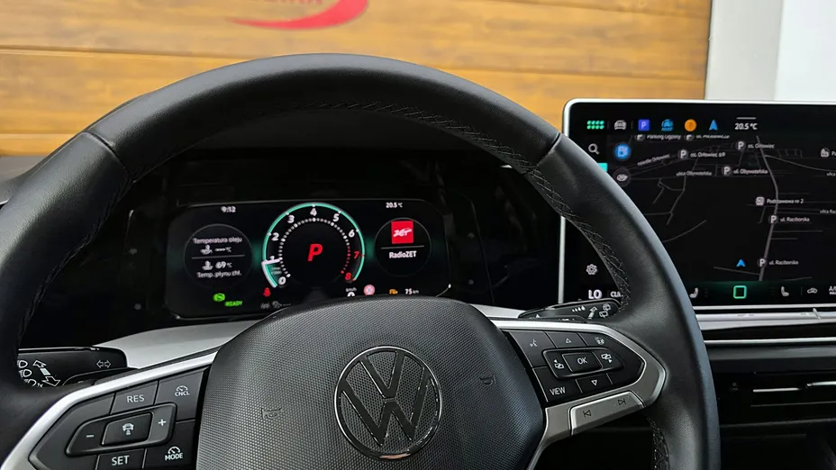 VOLKSWAGEN Golf -