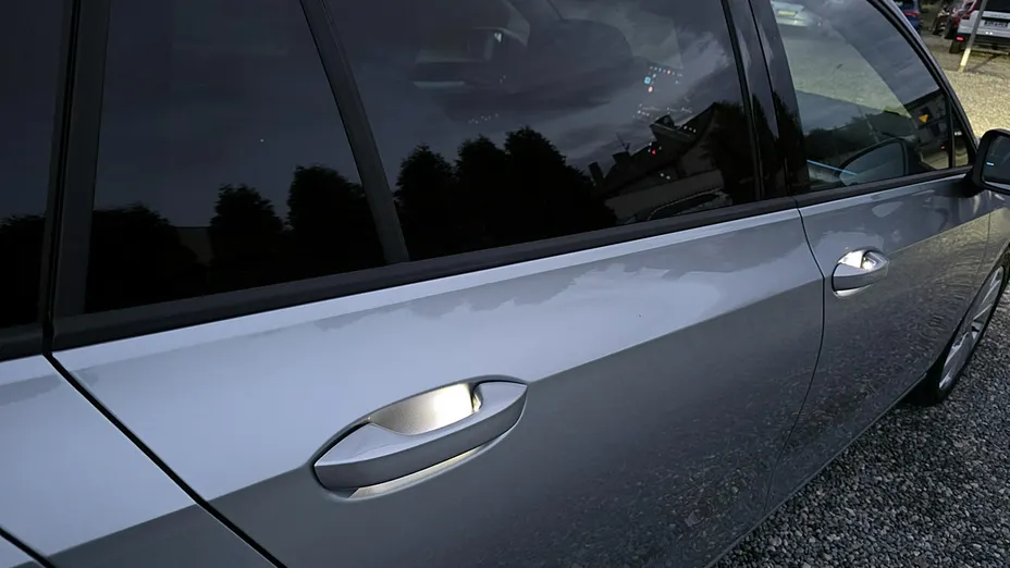 VOLKSWAGEN Golf -