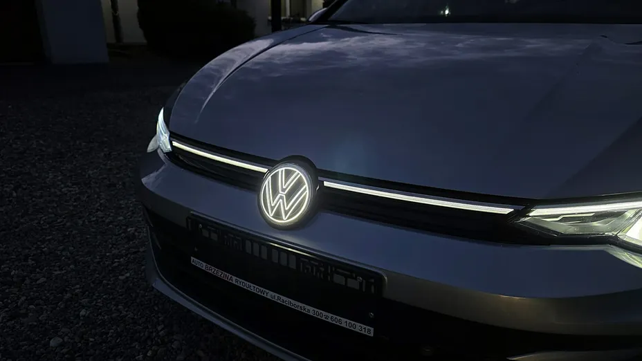 VOLKSWAGEN Golf -