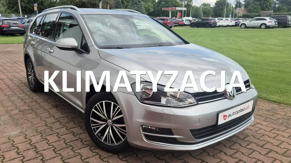 VOLKSWAGEN Golf -