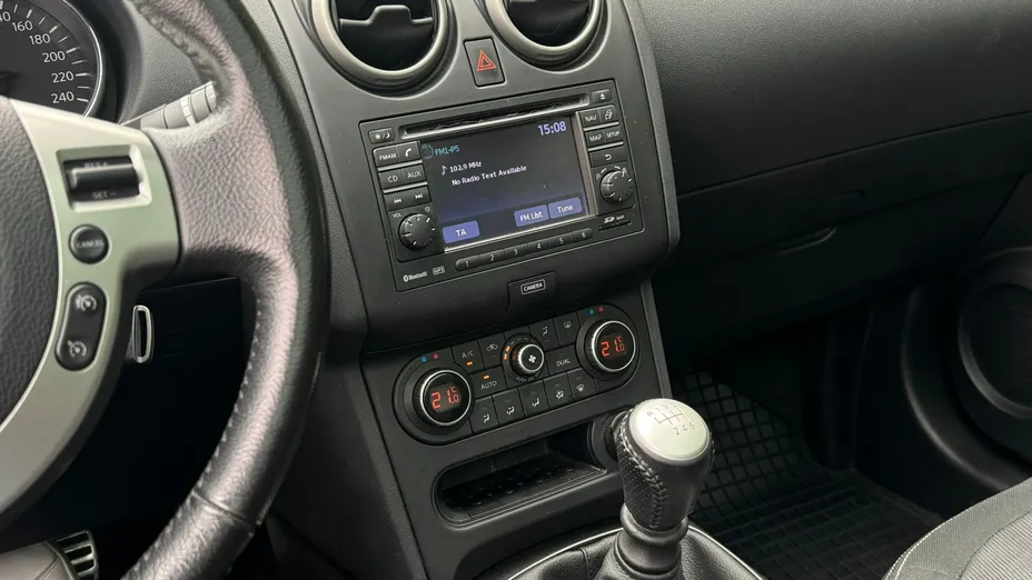 NISSAN Qashqai -
