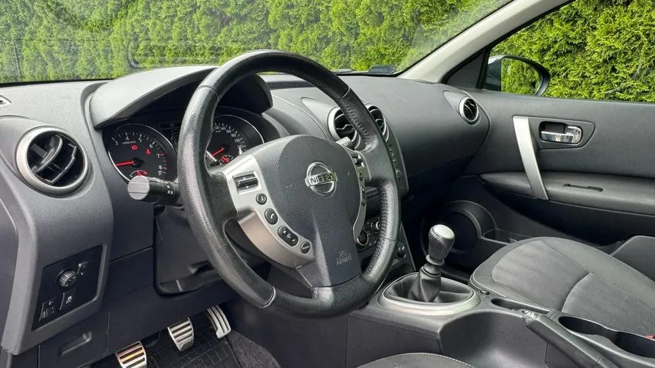 NISSAN Qashqai -
