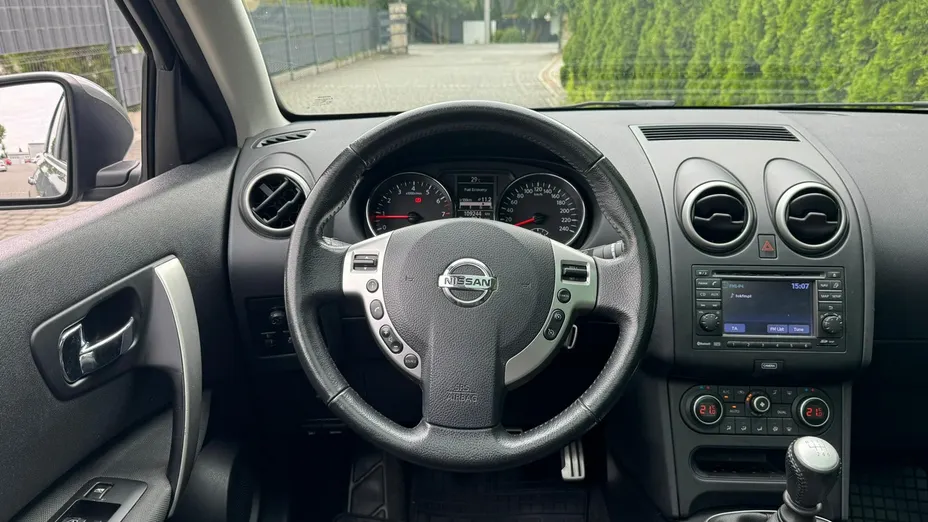 NISSAN Qashqai -