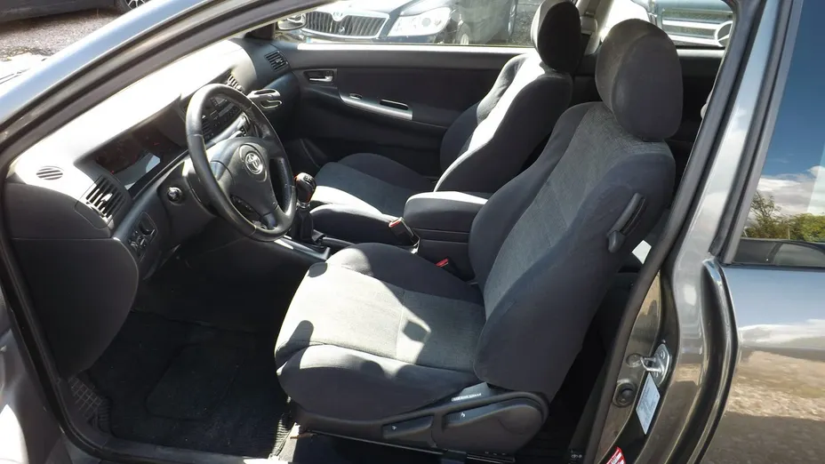 TOYOTA Corolla -