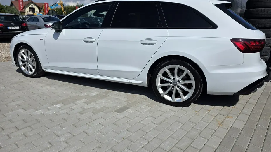 AUDI A4 -