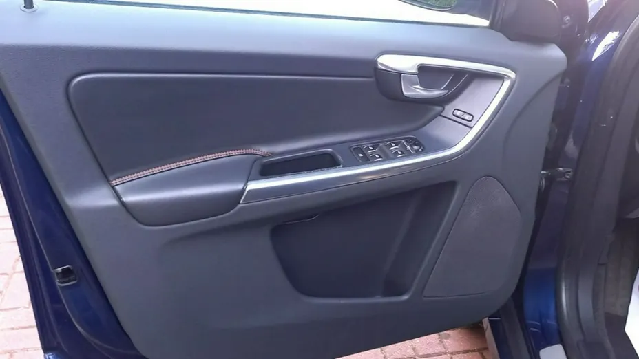VOLVO XC60 -