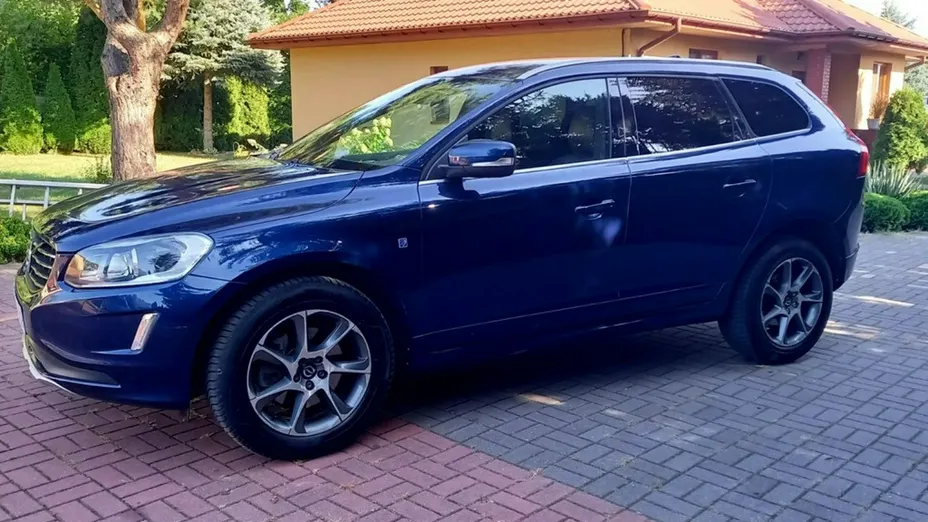 VOLVO XC60 -