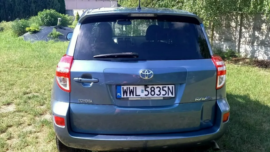 TOYOTA RAV4 -