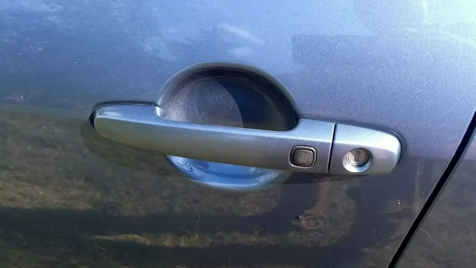 TOYOTA RAV4 -
