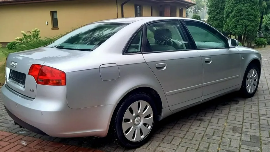 AUDI A4 -