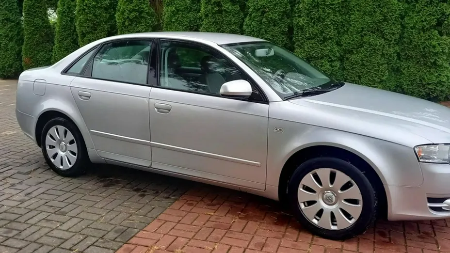 AUDI A4 -