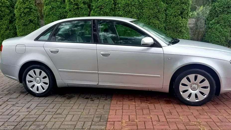AUDI A4 -