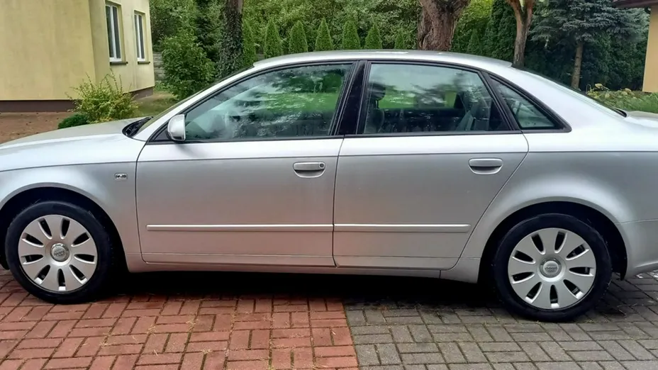 AUDI A4 -