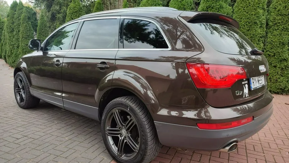 AUDI Q7 -