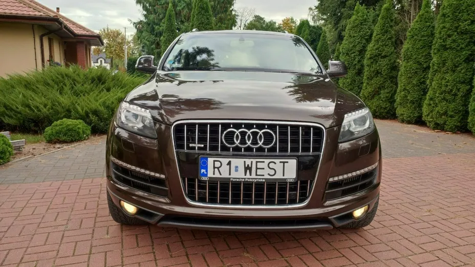 AUDI Q7 -