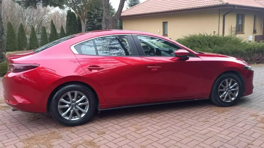 MAZDA 3 -