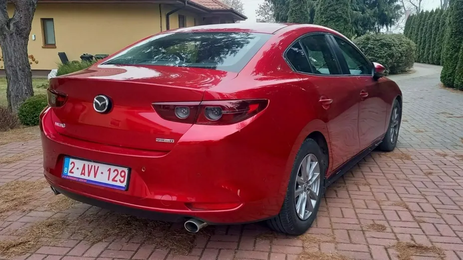MAZDA 3 -