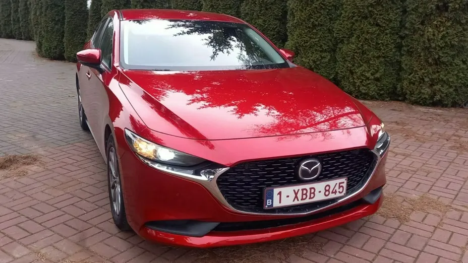 MAZDA 3 -