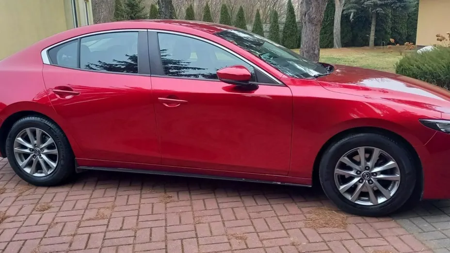 MAZDA 3 -