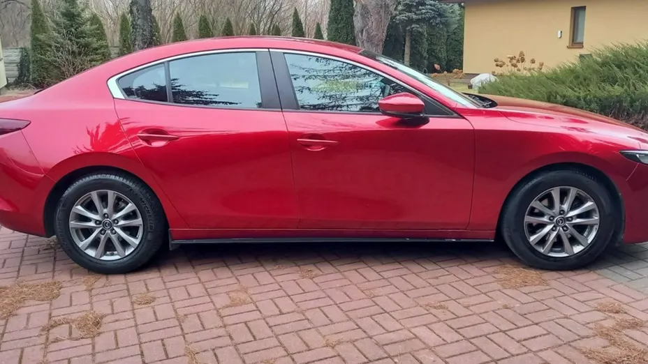MAZDA 3 -