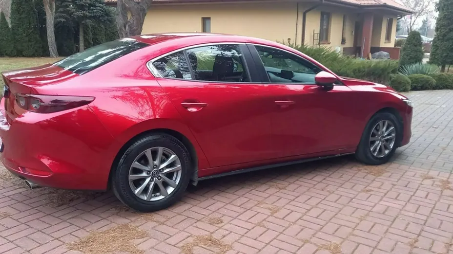 MAZDA 3 -