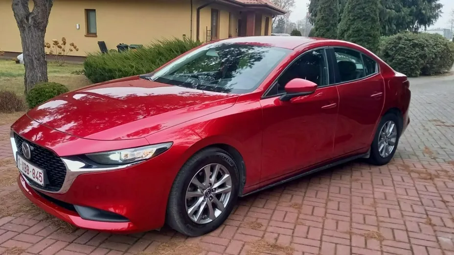 MAZDA 3 -