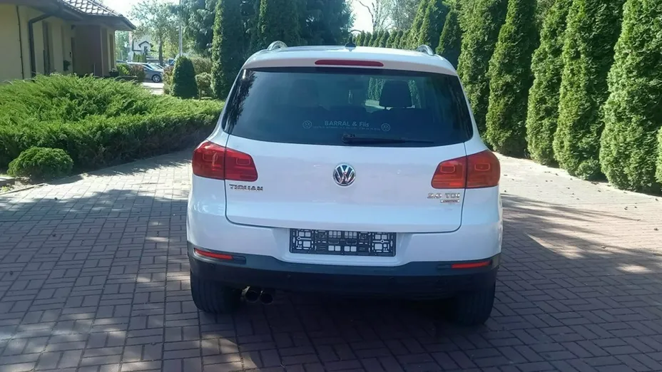 VOLKSWAGEN Tiguan -