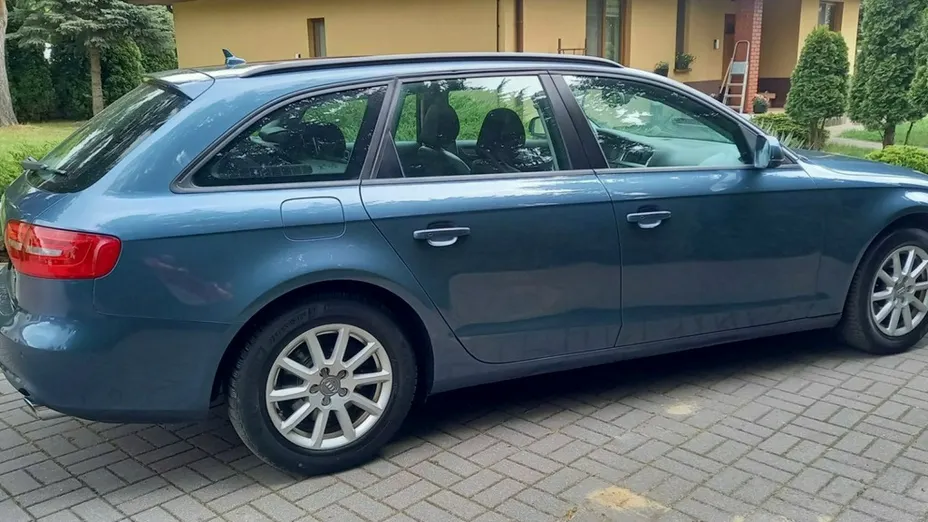 AUDI A4 -