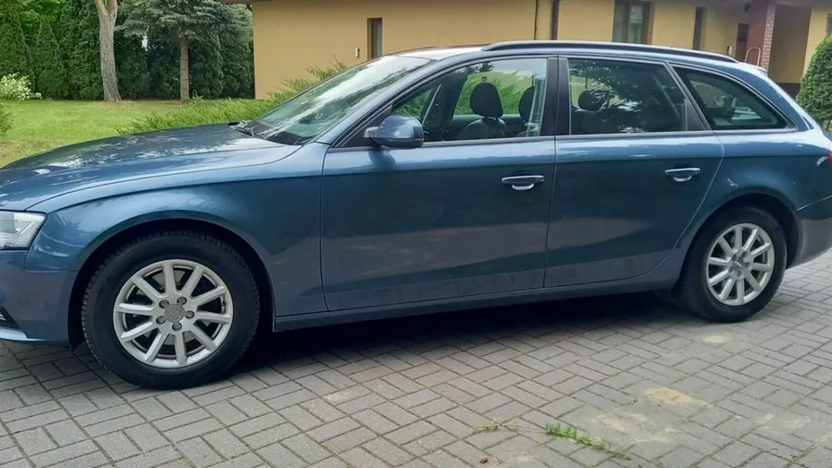 AUDI A4 -