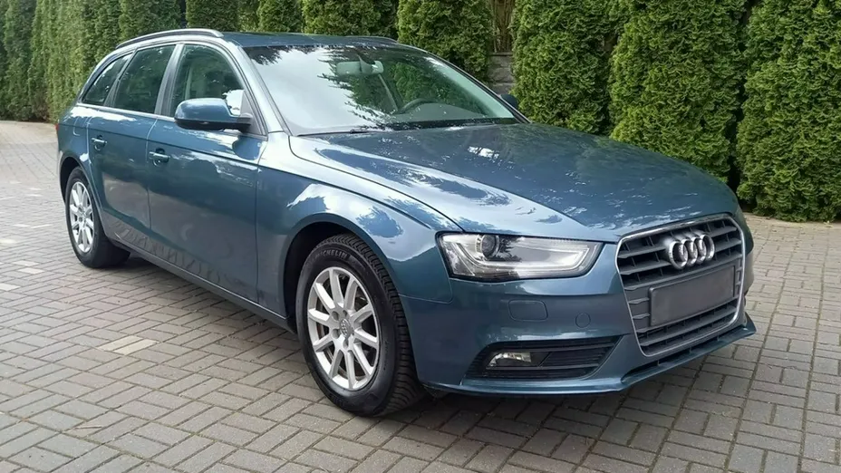 AUDI A4 -