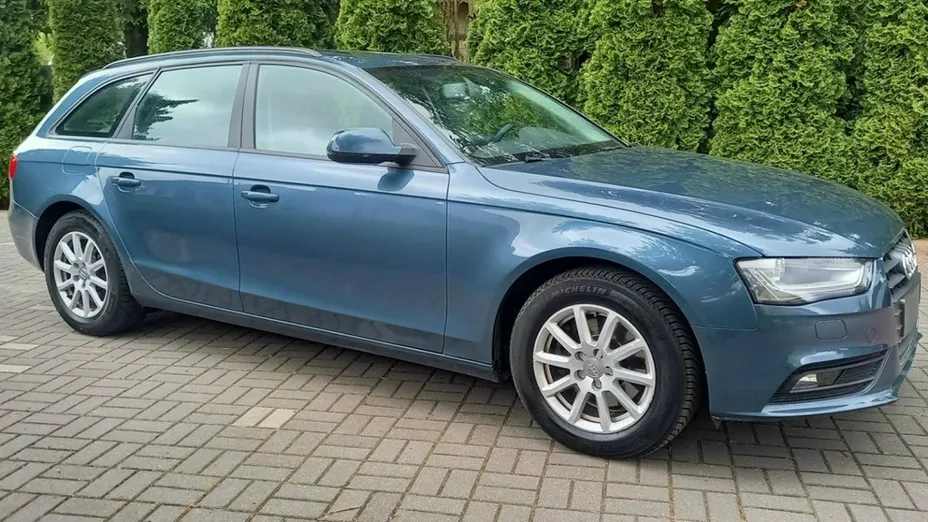 AUDI A4 -