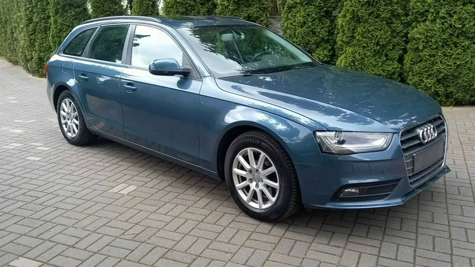 AUDI A4 -