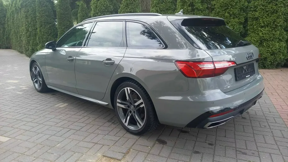 AUDI A4 -