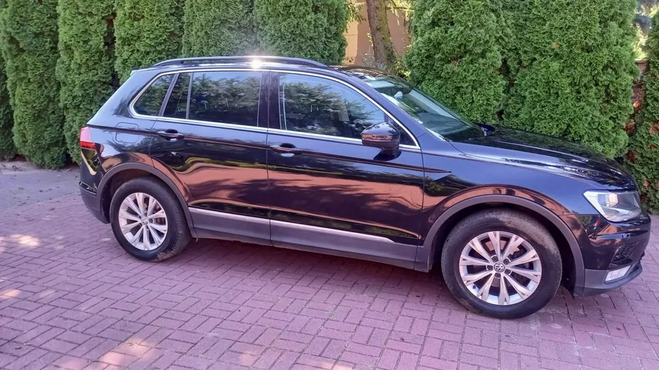 VOLKSWAGEN Tiguan -