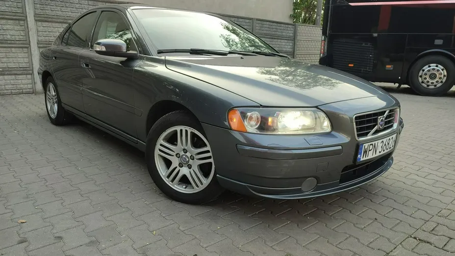 VOLVO S60 -