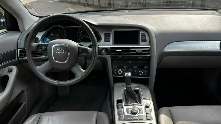 AUDI A6 -