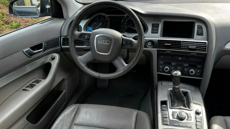 AUDI A6 -